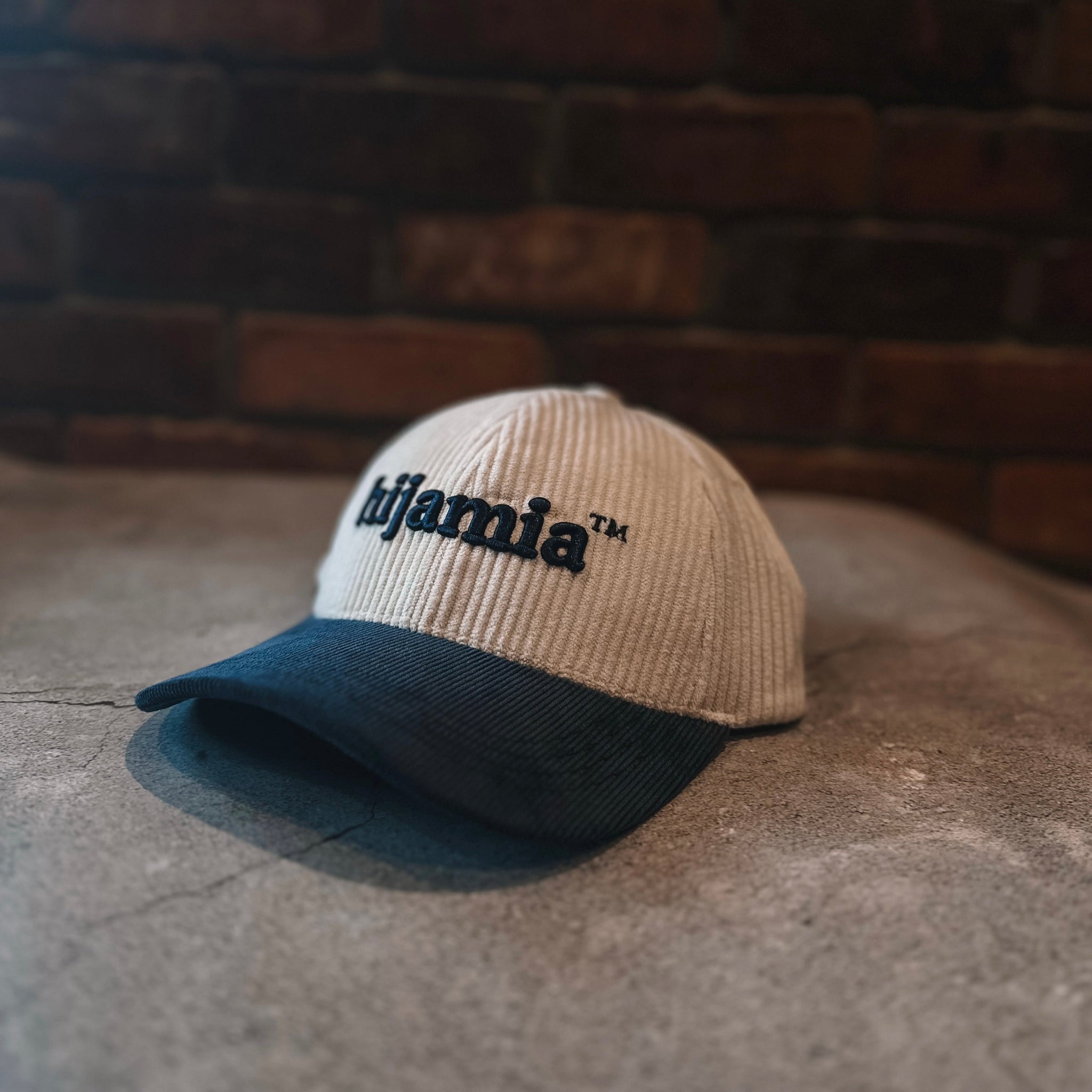 Hijamia truckers cap cream navy Hija Mia